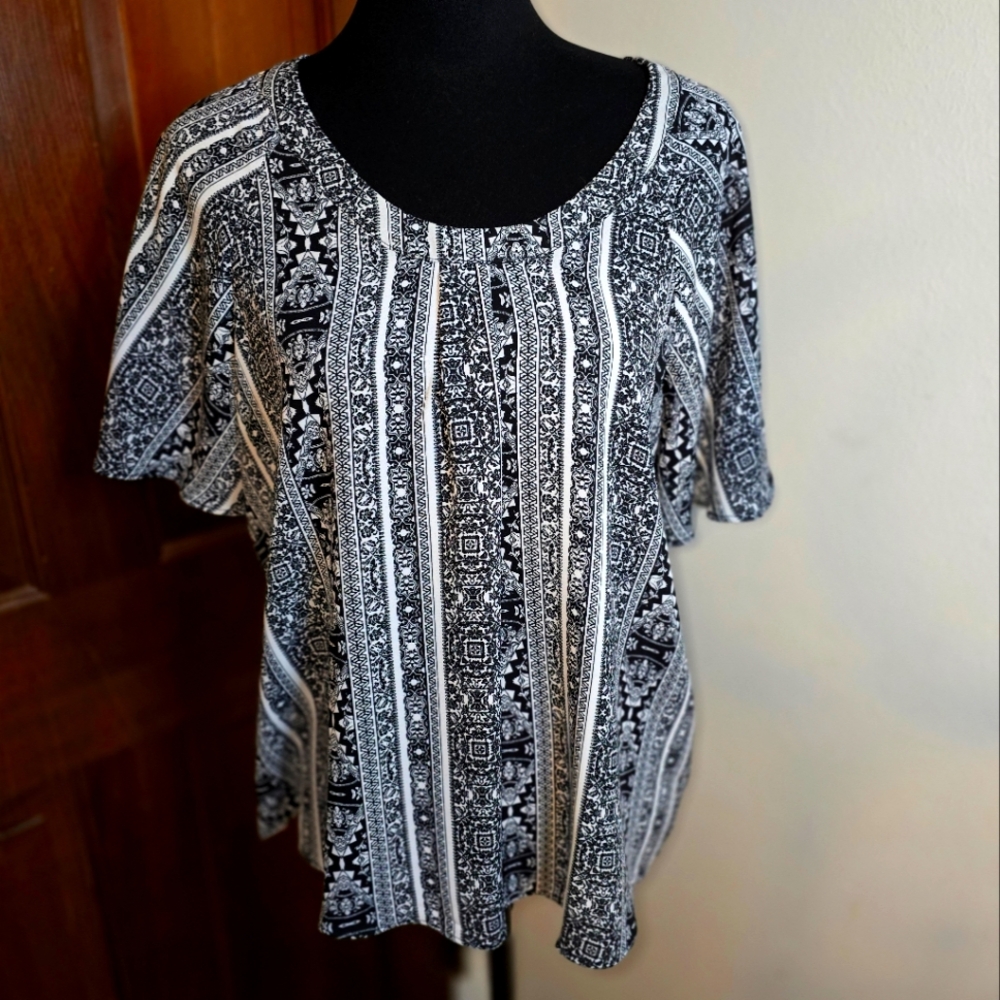 Pink Rose, Black and white blouse